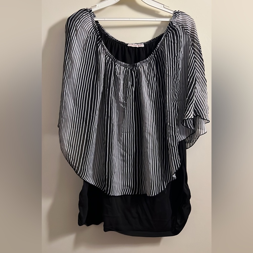 Flowy Claudia Richard Top ✨